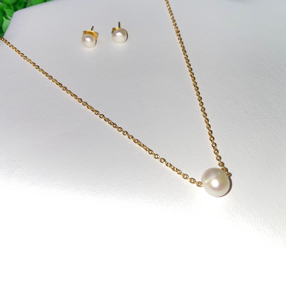 Gold pearl set